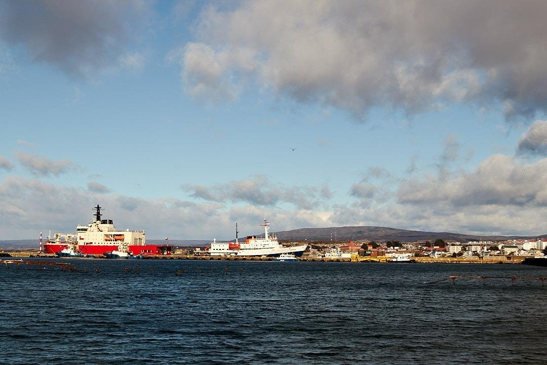 Operaciones y procesos logísticos en un puerto de la zona austral de Chile
